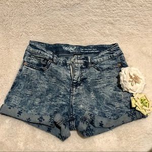 High wasted denim shorts with Aztec pattern